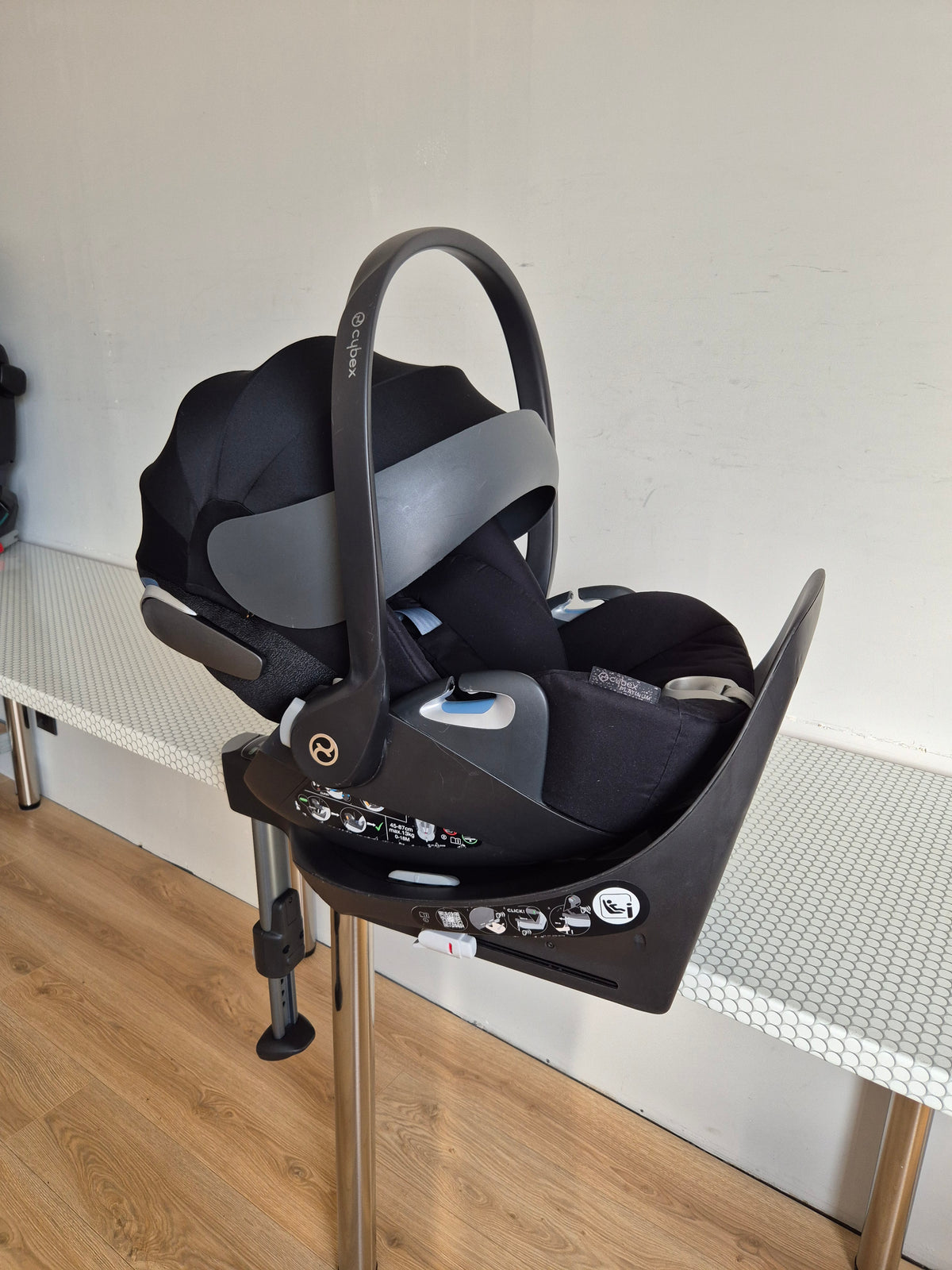 Cybex Cloud Z i-Size 0-13kg. su Cybex Base Z baze