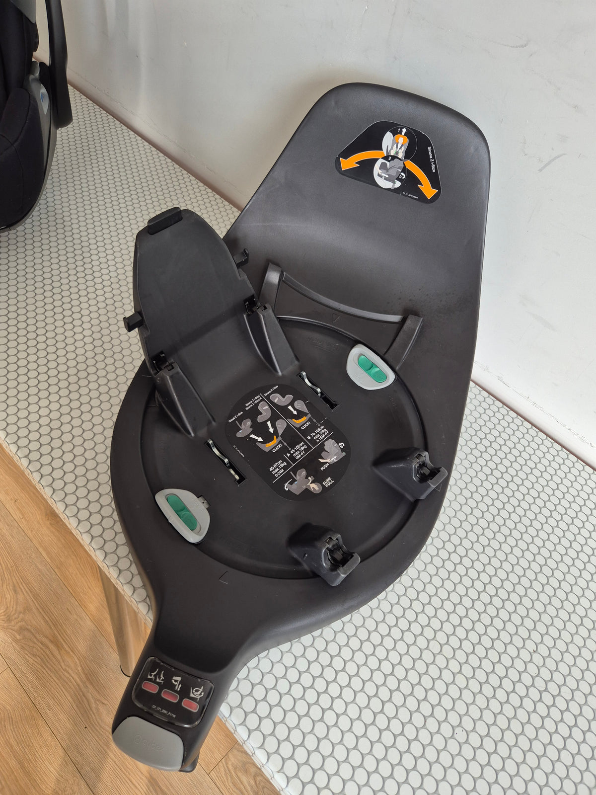 Cybex Cloud Z i-Size 0-13kg. su Cybex Base Z baze