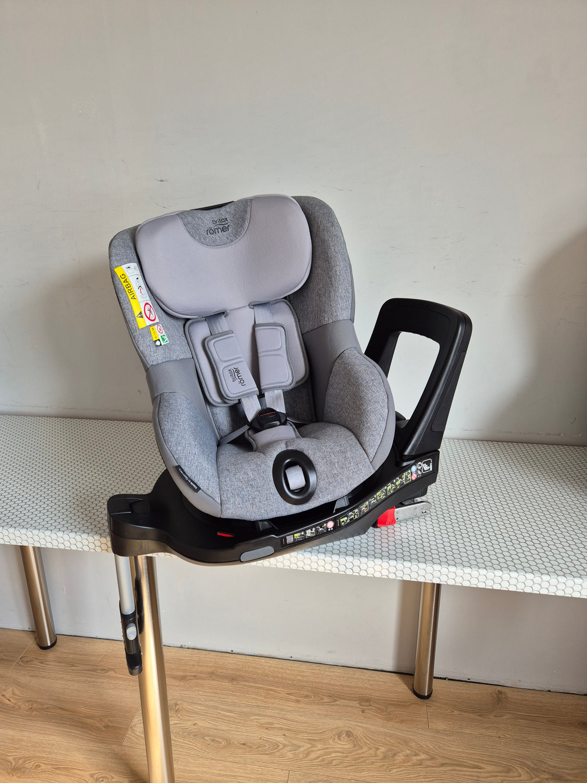 Britax Romer DualFix M i-Size 0-18kg.