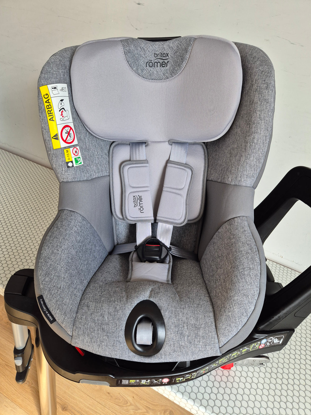 Britax Romer DualFix M i-Size 0-18kg.