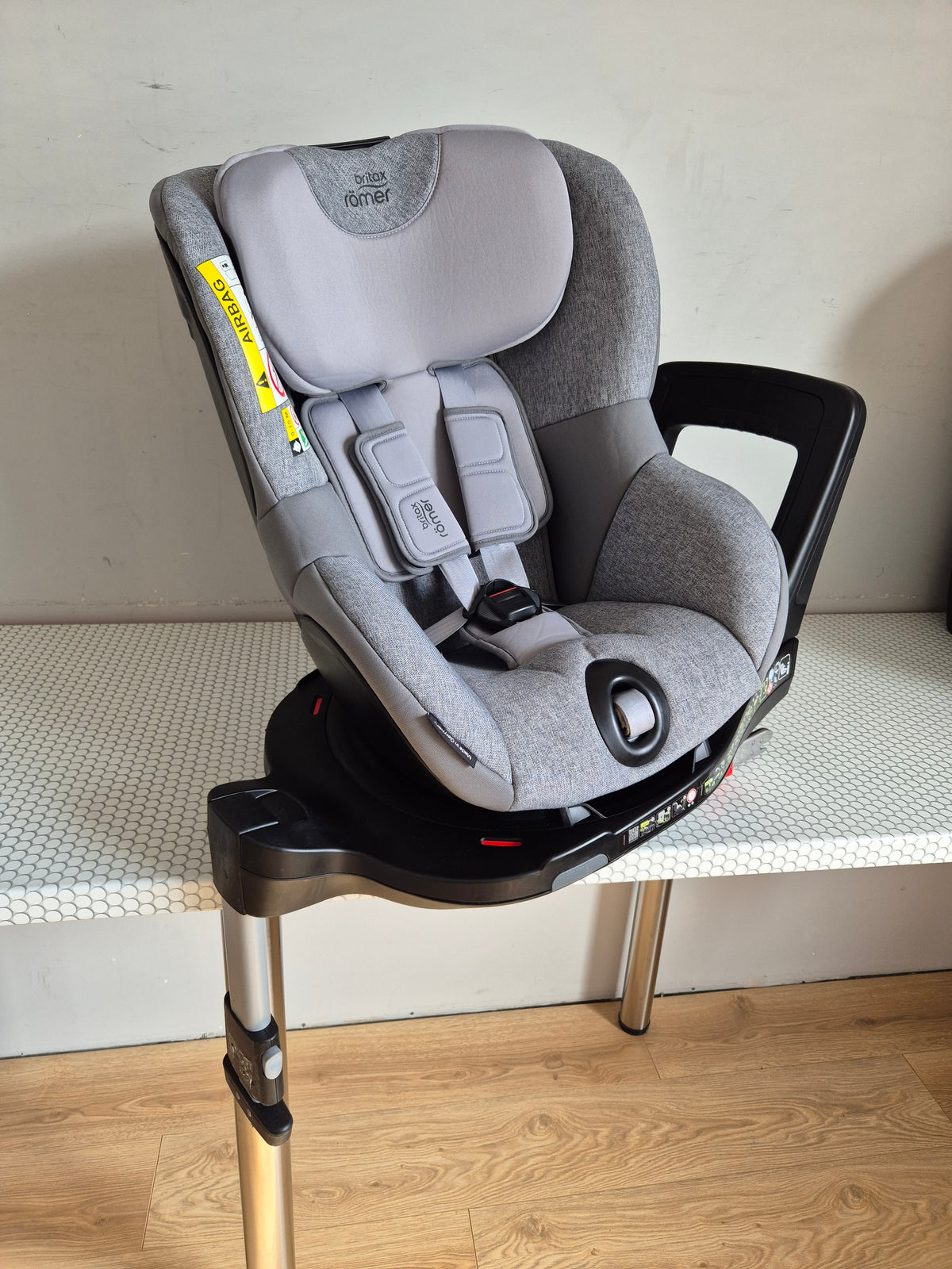 Britax Romer DualFix M i-Size 0-18kg.