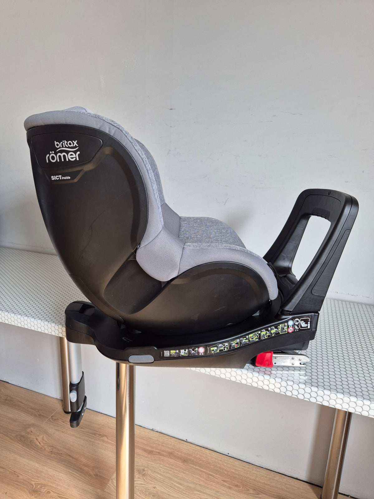 Britax Romer DualFix M i-Size 0-18kg.