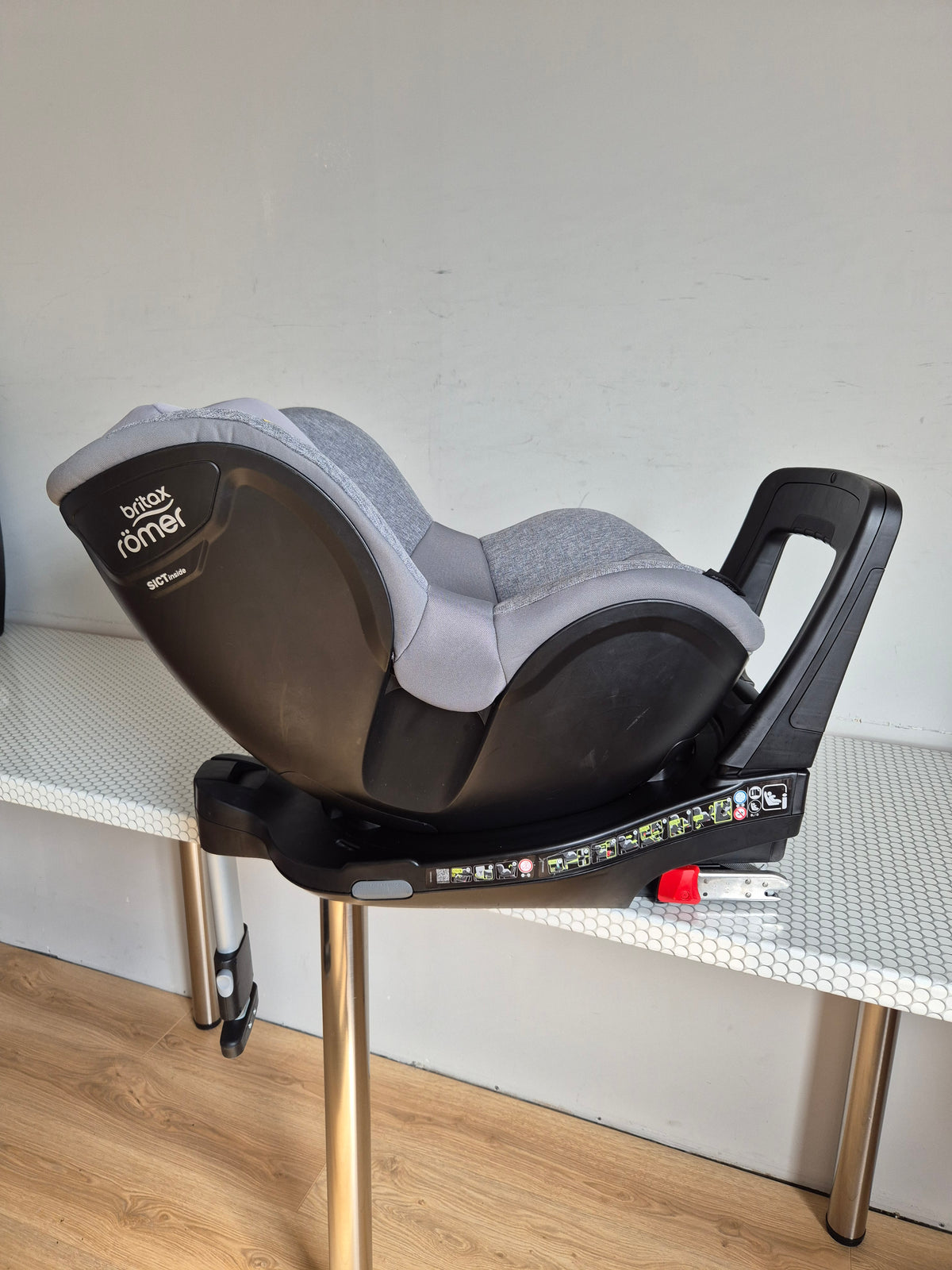 Britax Romer DualFix M i-Size 0-18kg.