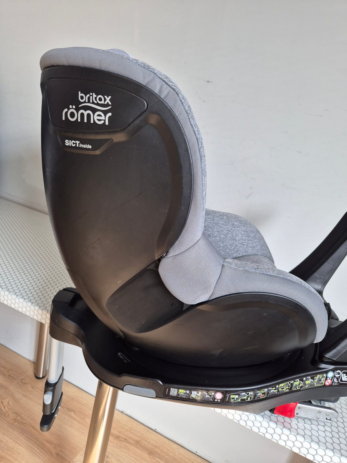 Britax Romer DualFix M i-Size 0-18kg.