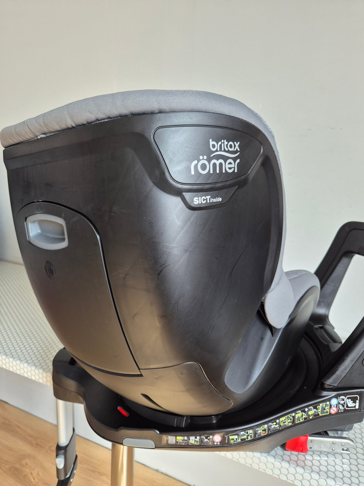 Britax Romer DualFix M i-Size 0-18kg.