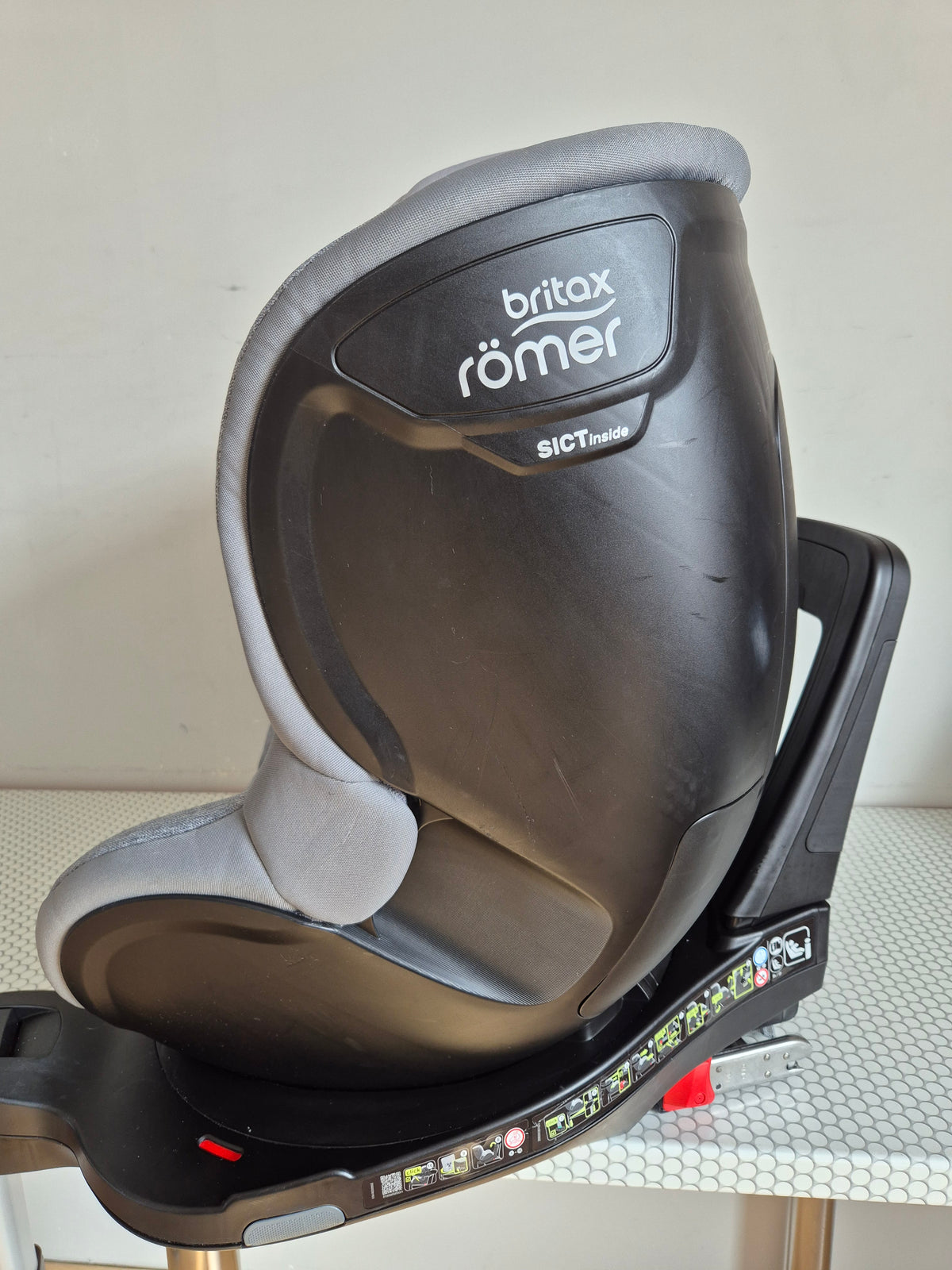 Britax Romer DualFix M i-Size 0-18kg.
