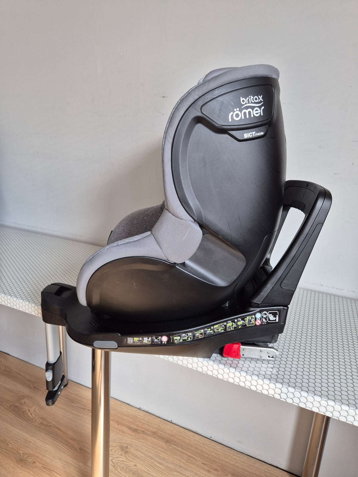 Britax Romer DualFix M i-Size 0-18kg.