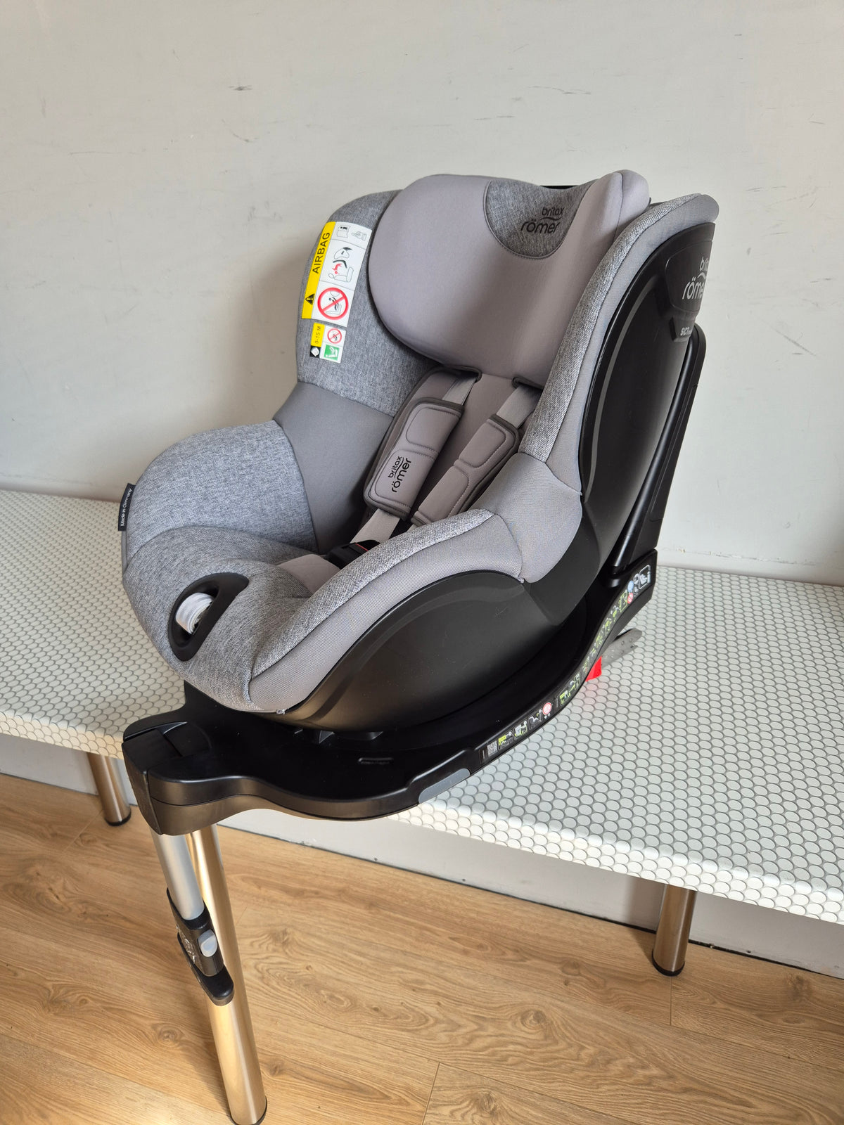 Britax Romer DualFix M i-Size 0-18kg.
