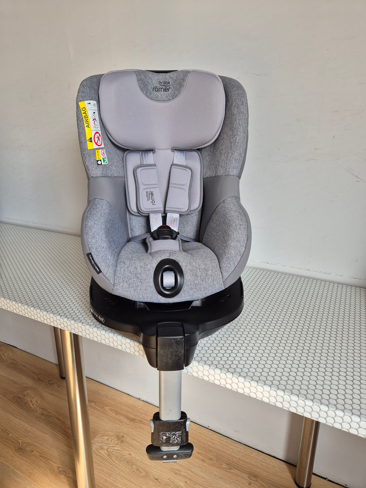 Britax Romer DualFix M i-Size 0-18kg.