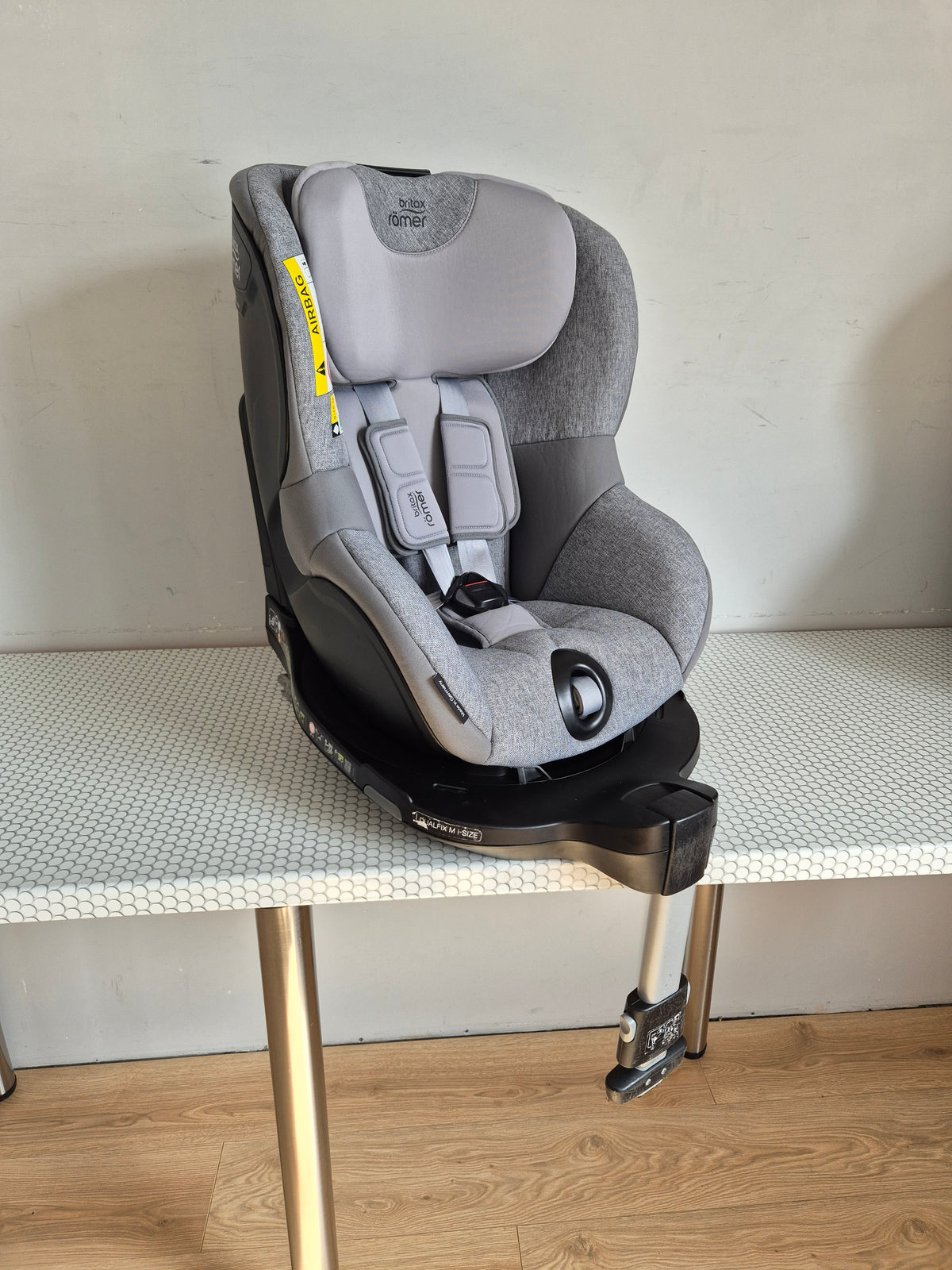 Britax Romer DualFix M i-Size 0-18kg.
