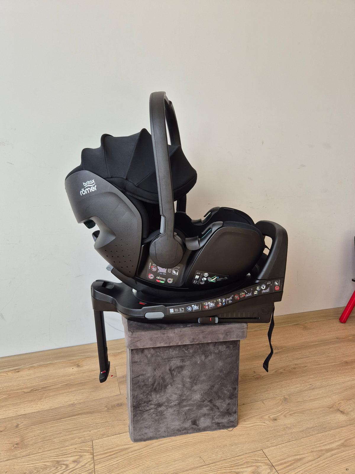 Britax Baby-Safe Pro 0-13kg. ir Vario Base 5Z bazė