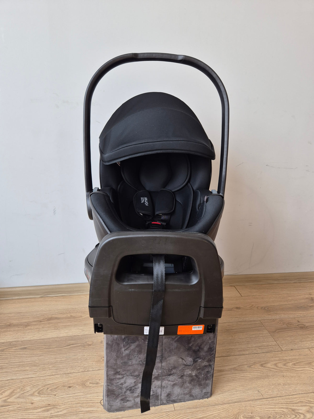 Britax Baby-Safe Pro 0-13kg. ir Vario Base 5Z bazė