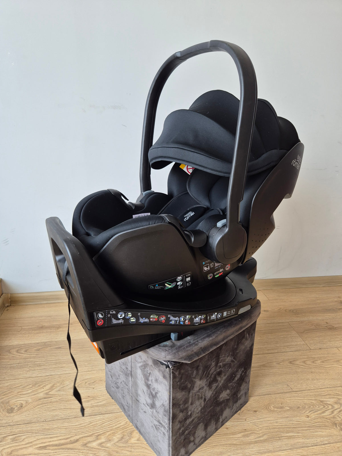 Britax Baby-Safe Pro 0-13kg. ir Vario Base 5Z bazė