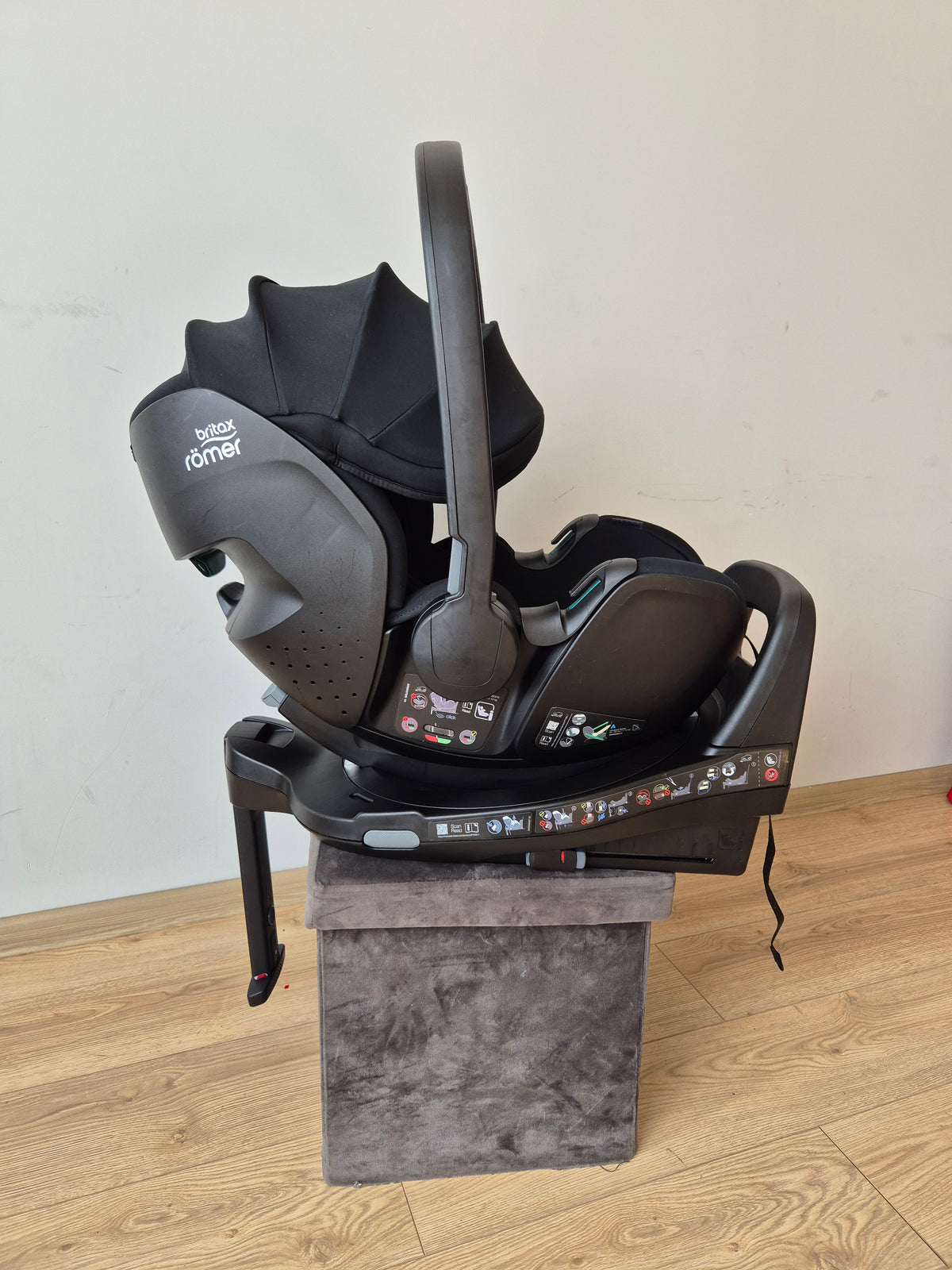 Britax Baby-Safe Pro 0-13kg. ir Vario Base 5Z bazė