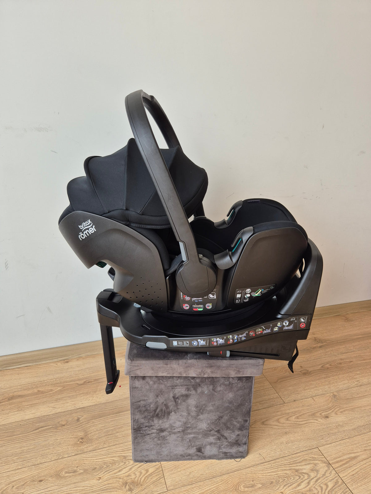 Britax Baby-Safe Pro 0-13kg. ir Vario Base 5Z bazė