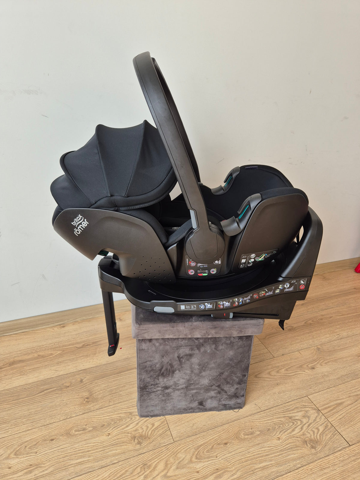 Britax Baby-Safe Pro 0-13kg. ir Vario Base 5Z bazė