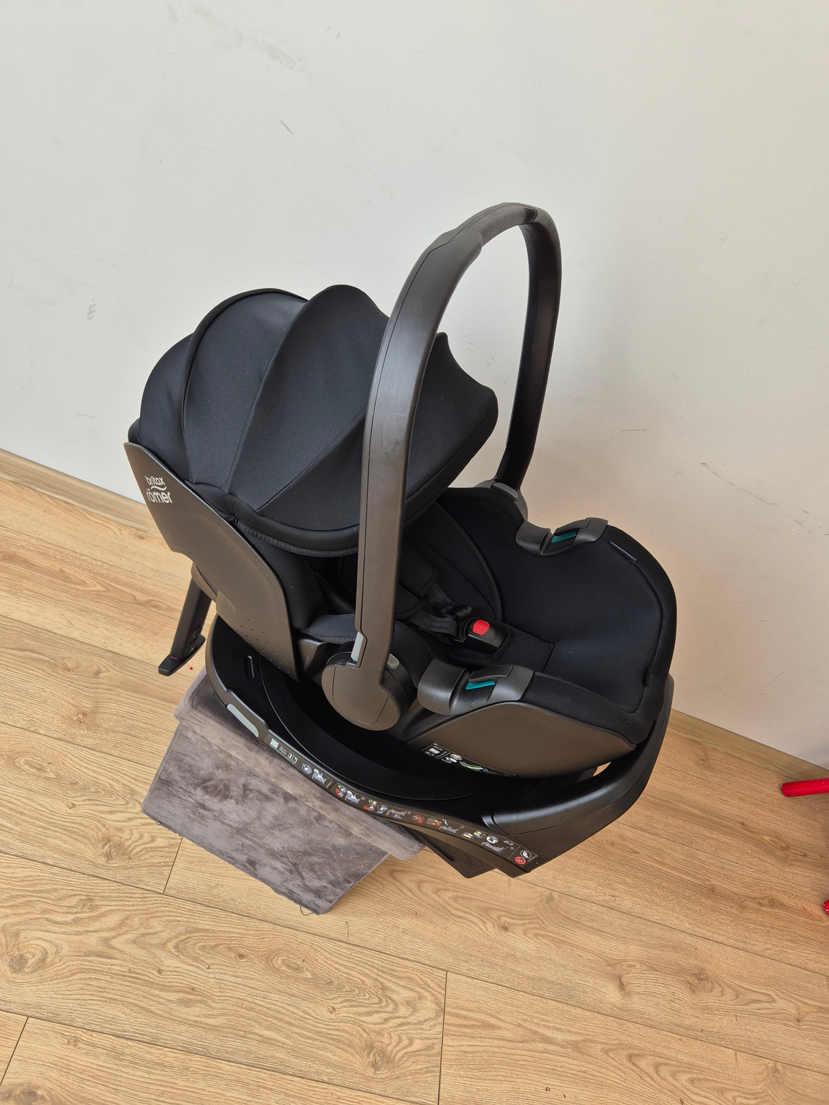 Britax Baby-Safe Pro 0-13kg. ir Vario Base 5Z bazė