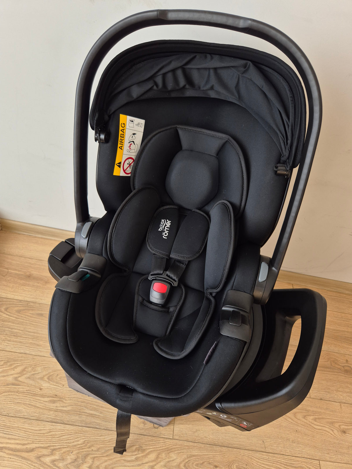 Britax Baby-Safe Pro 0-13kg. ir Vario Base 5Z bazė