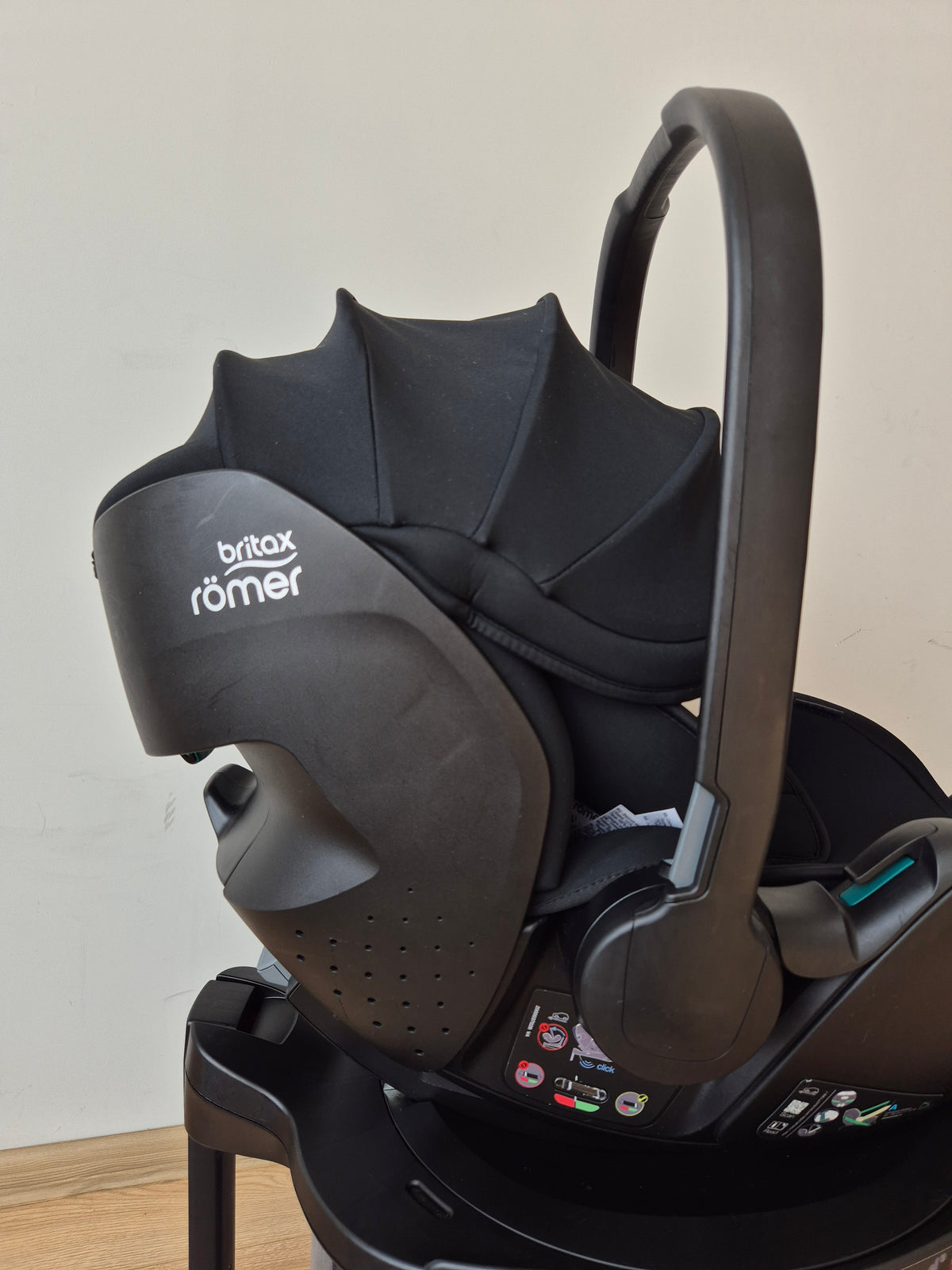 Britax Baby-Safe Pro 0-13kg. ir Vario Base 5Z bazė
