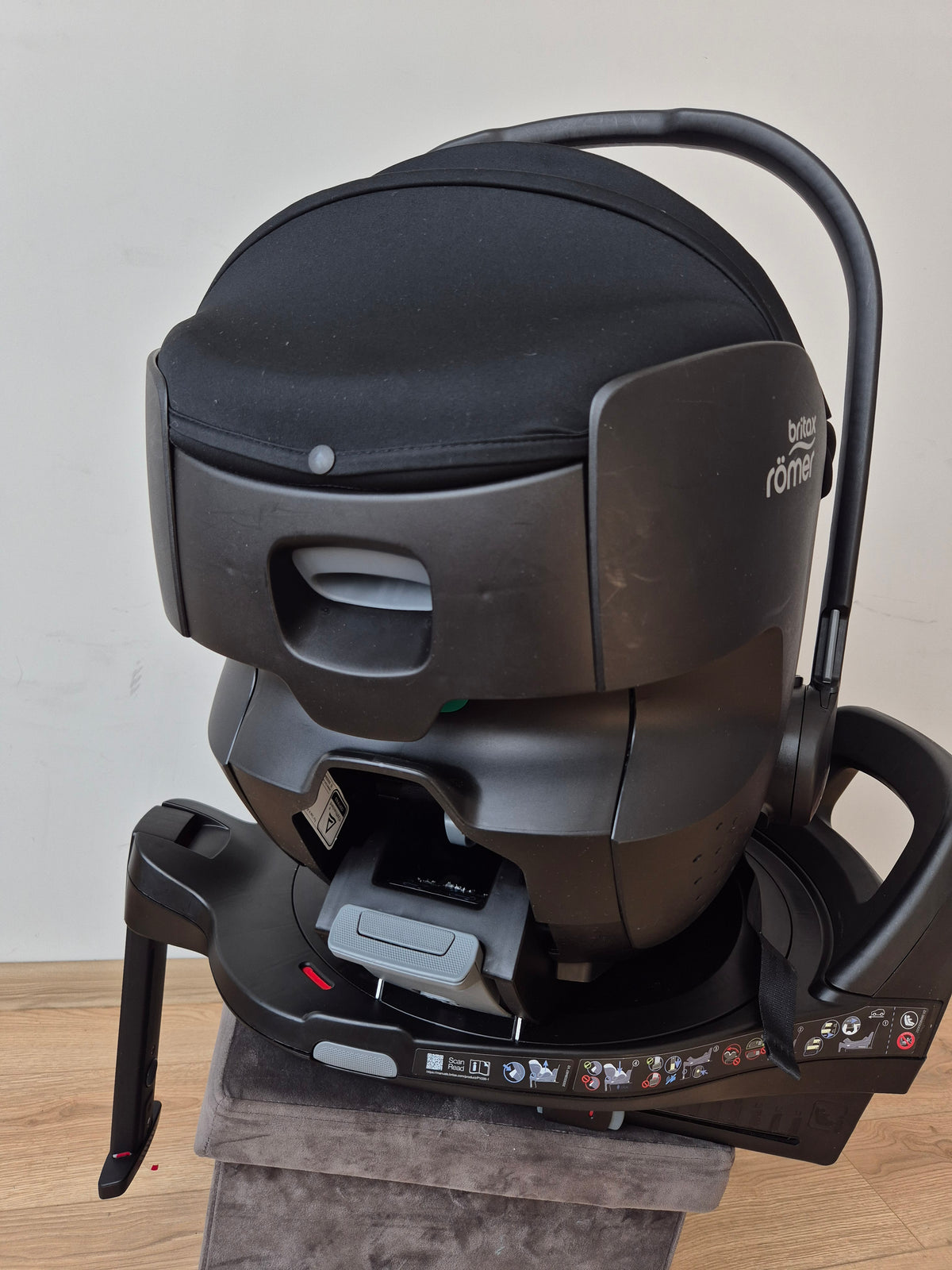 Britax Baby-Safe Pro 0-13kg. ir Vario Base 5Z bazė