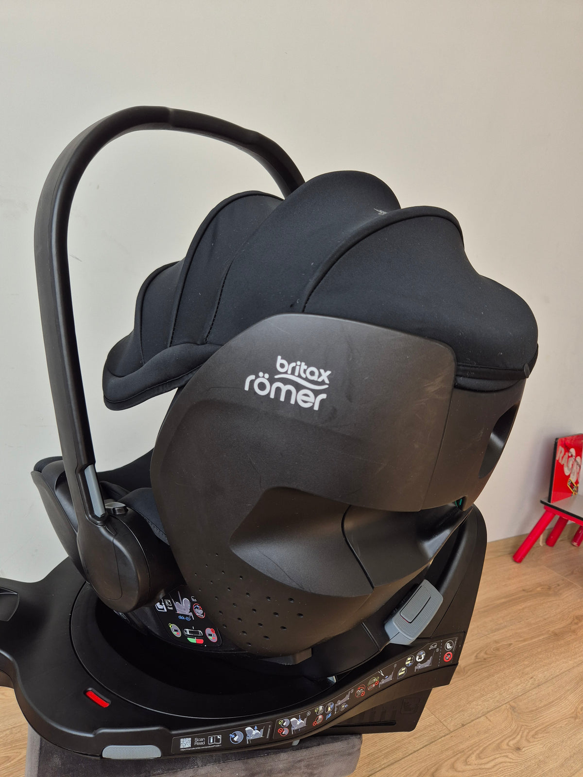 Britax Baby-Safe Pro 0-13kg. ir Vario Base 5Z bazė