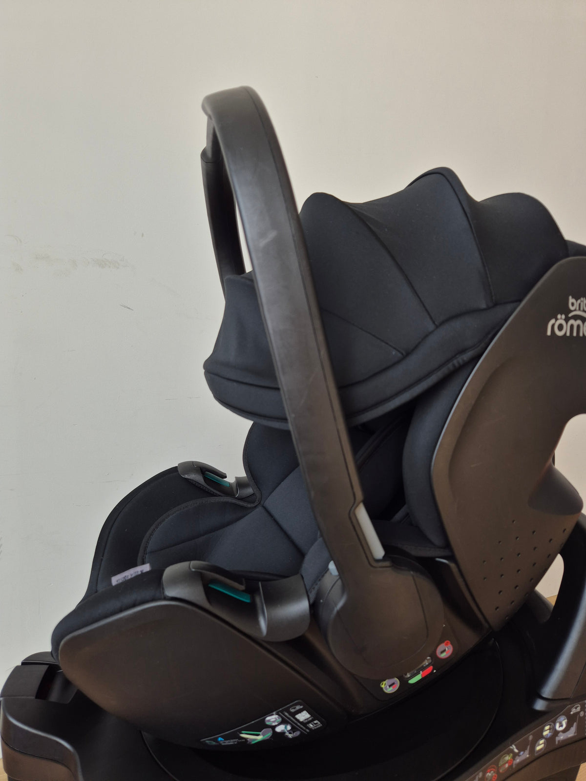 Britax Baby-Safe Pro 0-13kg. ir Vario Base 5Z bazė