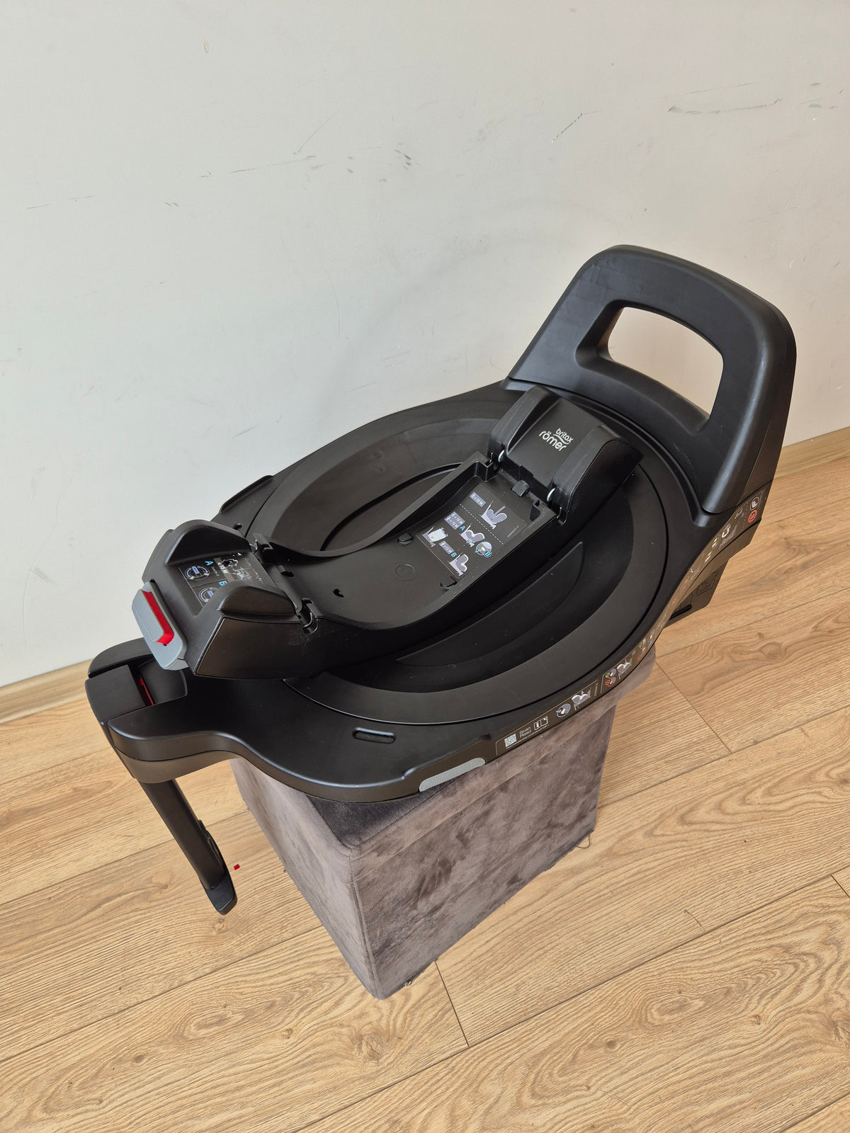 Britax Baby-Safe Pro 0-13kg. ir Vario Base 5Z bazė
