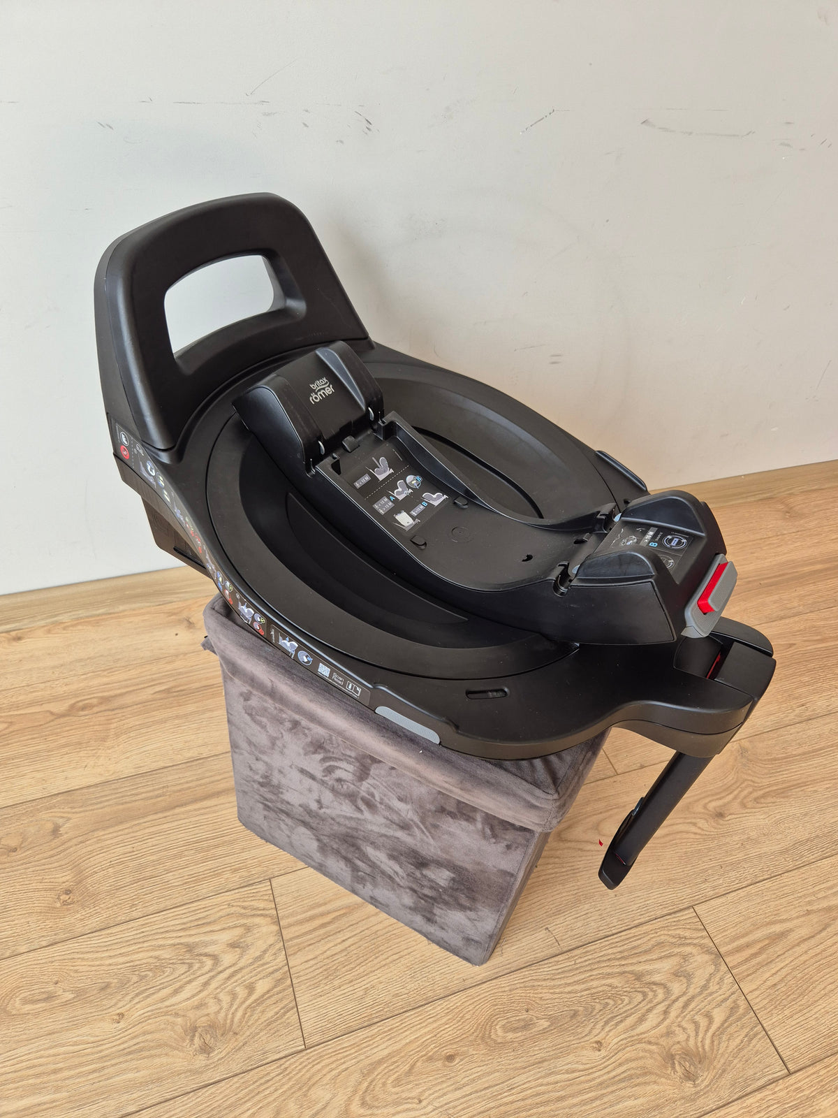 Britax Baby-Safe Pro 0-13kg. ir Vario Base 5Z bazė