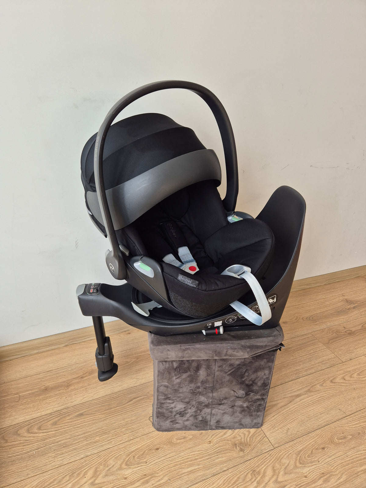 Cybex Cloud T i-Size 0-13kg. su Base T baze