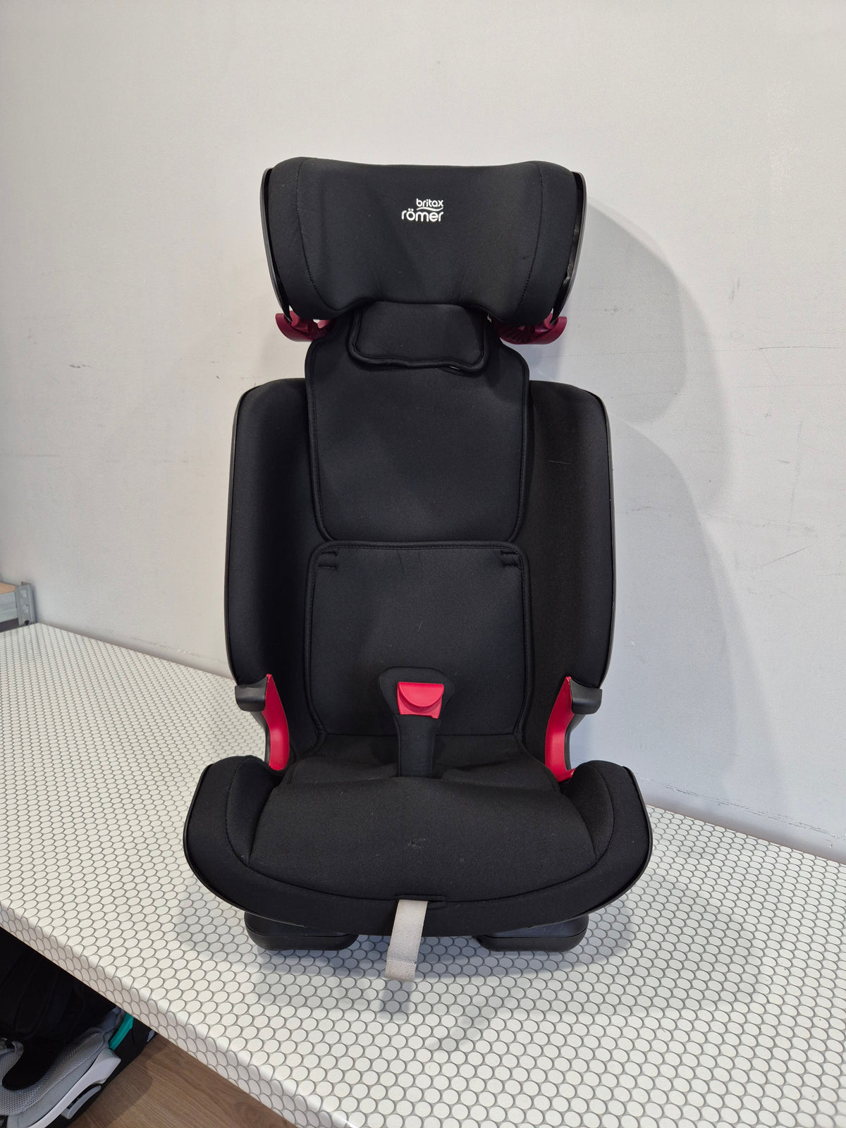 Britax Romer Advasafix IV M 9-36kg.