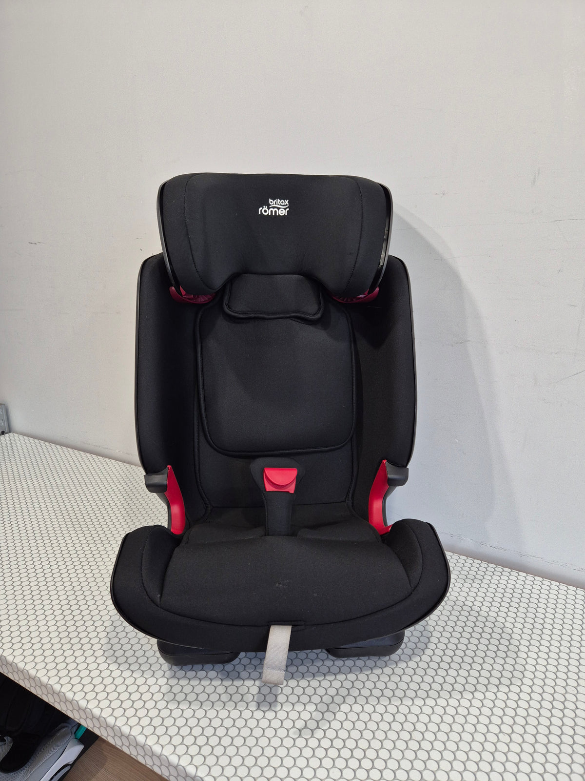 Britax Romer Advasafix IV M 9-36kg.