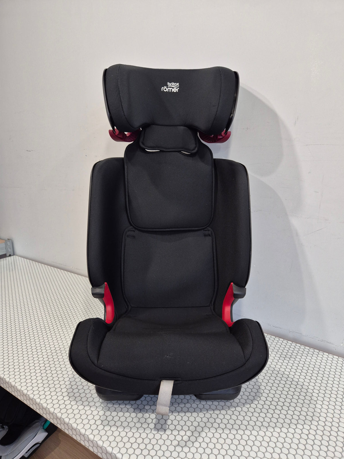 Britax Romer Advasafix IV M 9-36kg.