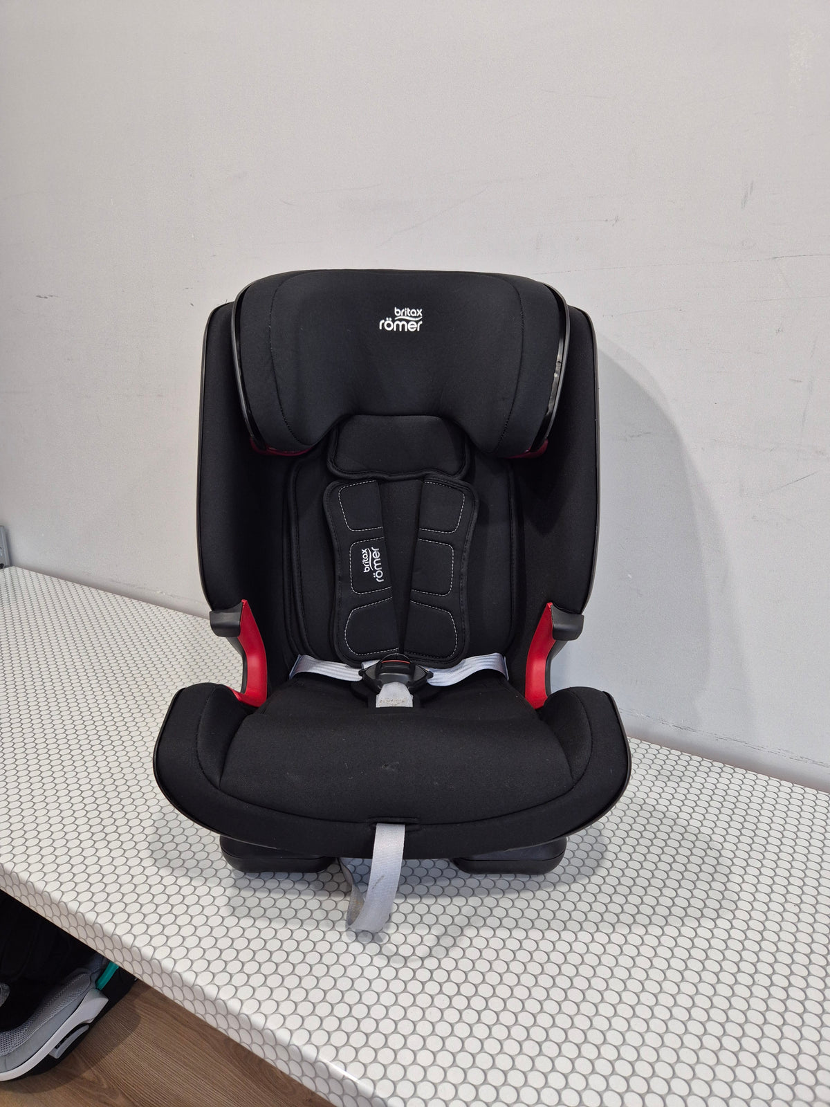 Britax Romer Advasafix IV M 9-36kg.