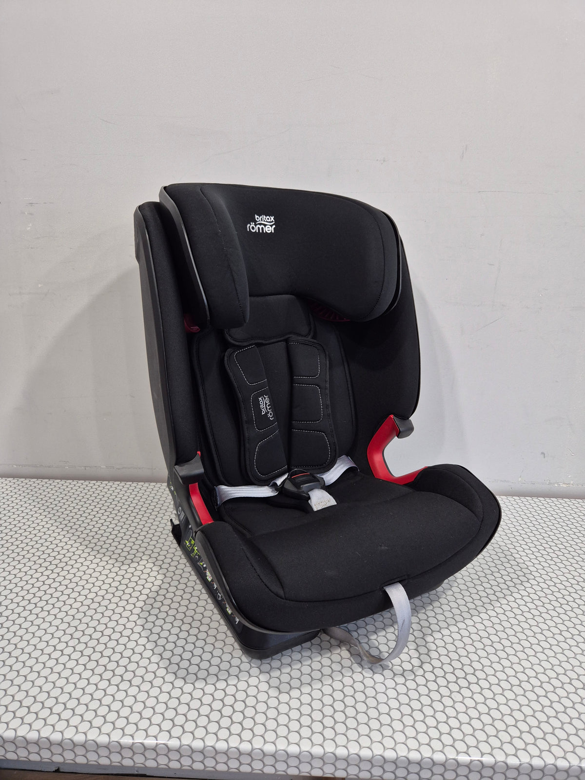Britax Romer Advasafix IV M 9-36kg.