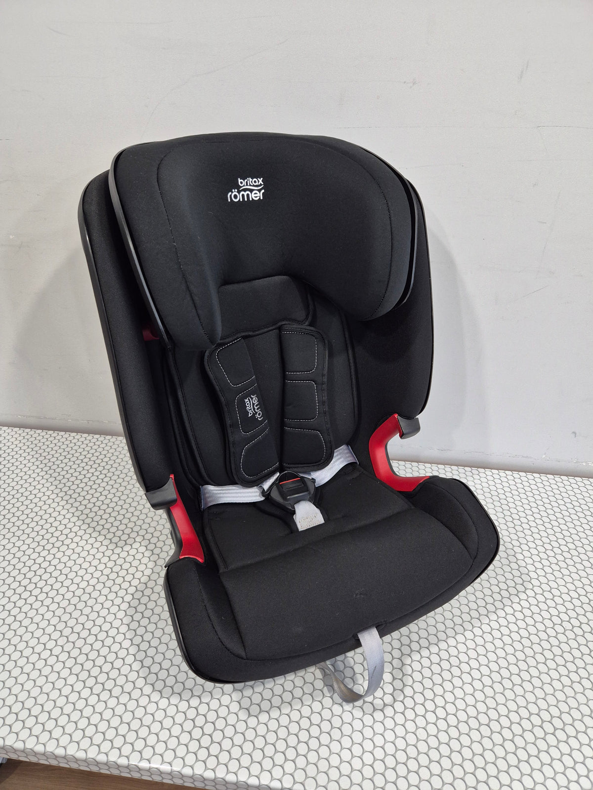 Britax Romer Advasafix IV M 9-36kg.