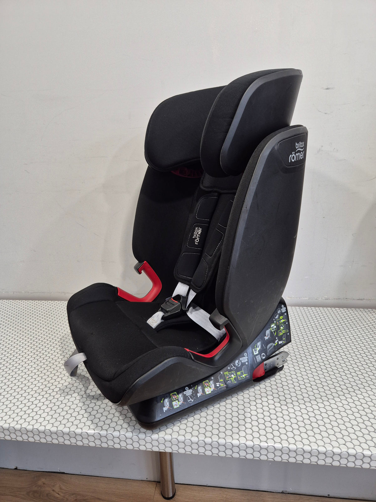 Britax Romer Advasafix IV M 9-36kg.