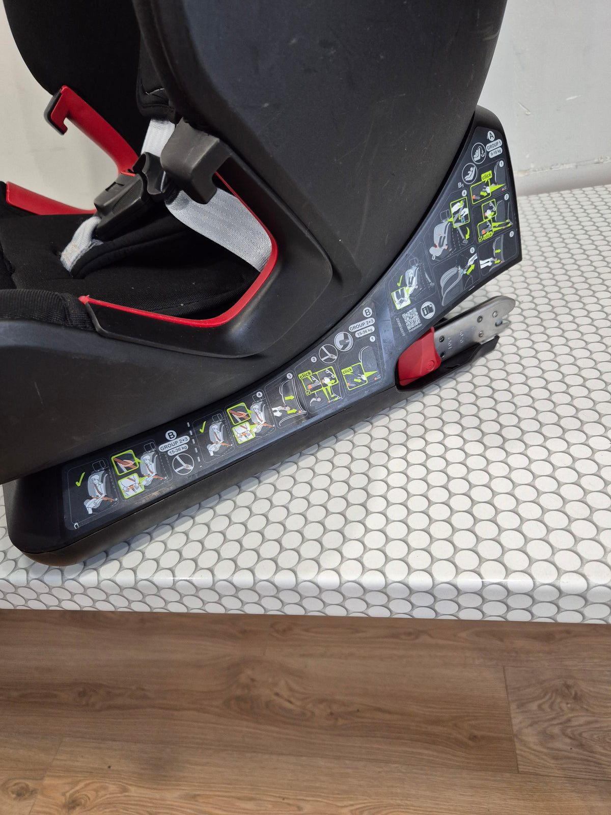 Britax Romer Advasafix IV M 9-36kg.