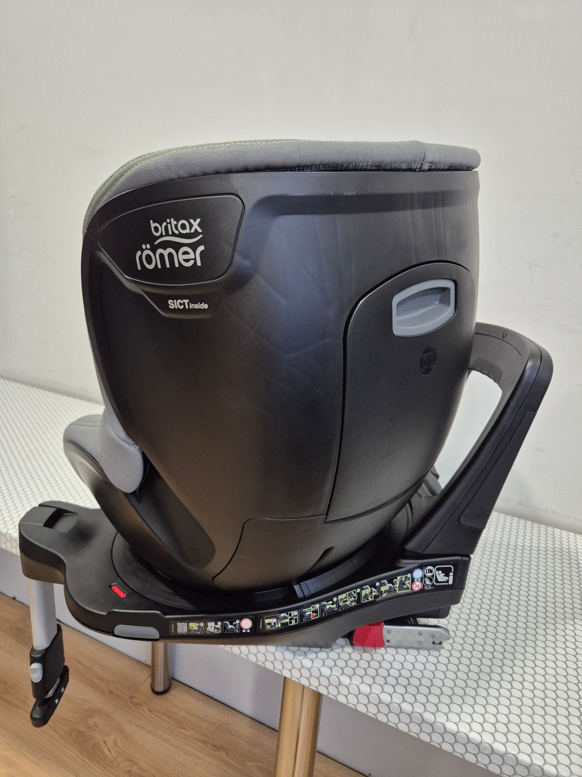 Britax Romer DualFix M i-Size 0-18kg.