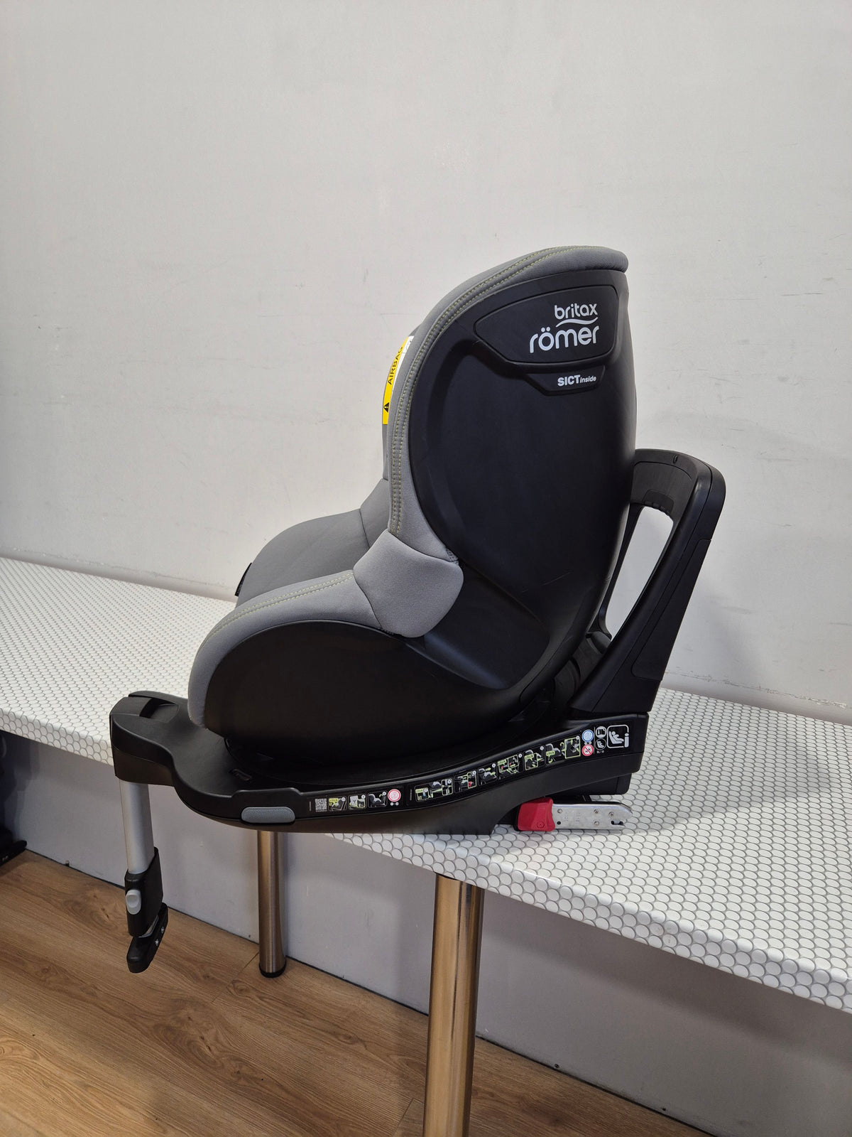 Britax Romer DualFix M i-Size 0-18kg.