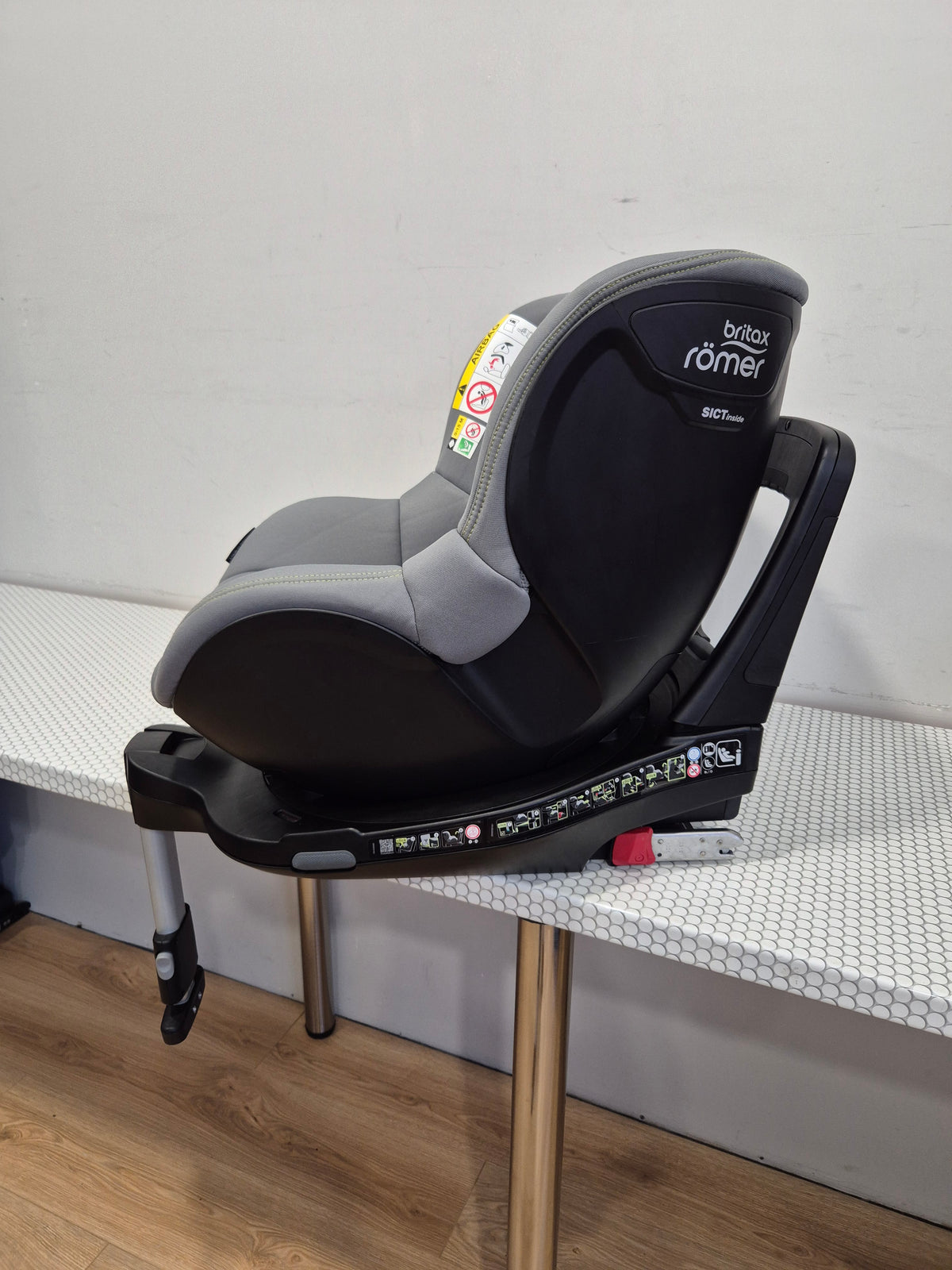 Britax Romer DualFix M i-Size 0-18kg.