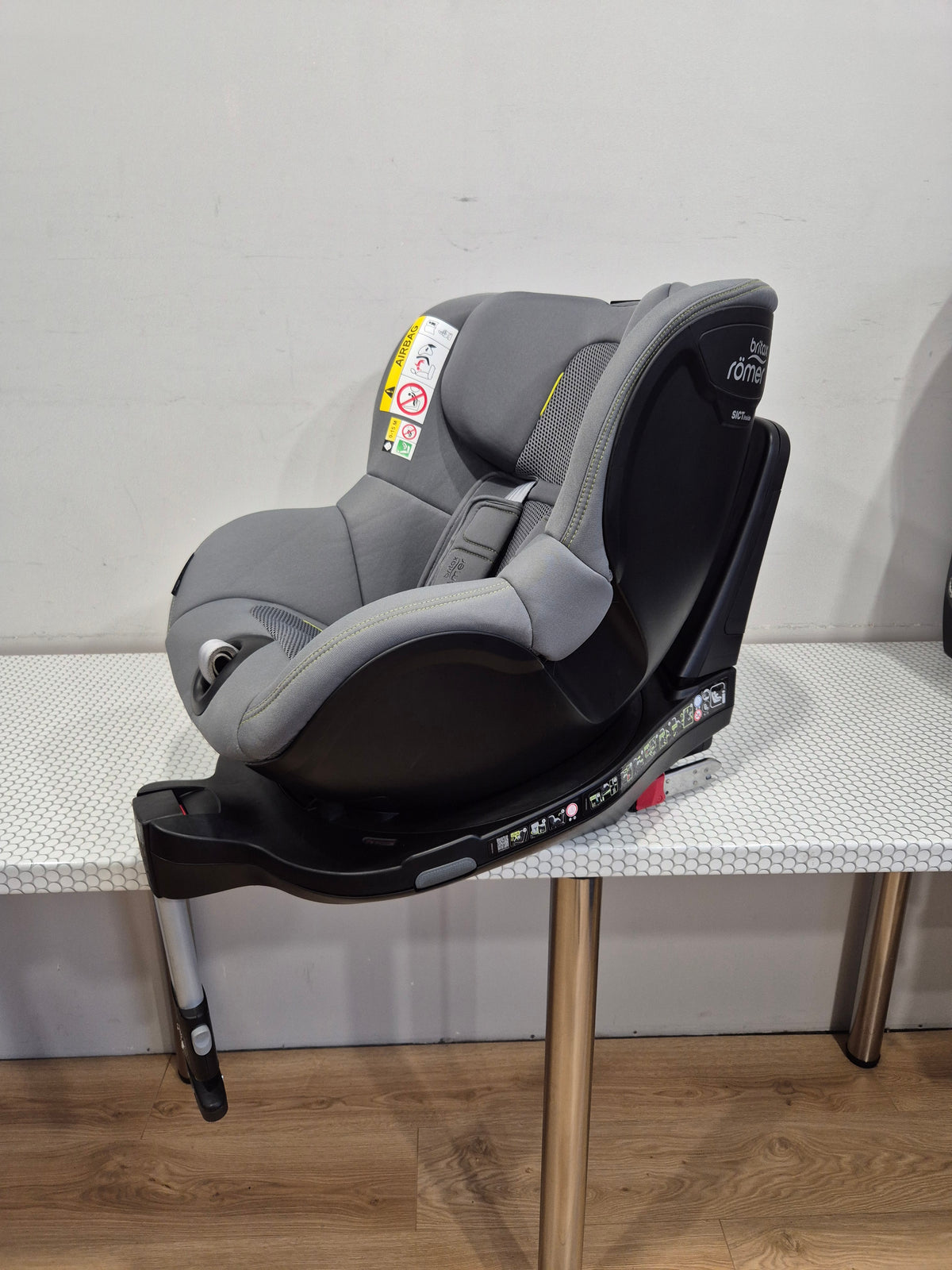 Britax Romer DualFix M i-Size 0-18kg.